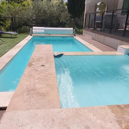 Piscine Vue Degagee * Montaren-et-Saint-Médiers